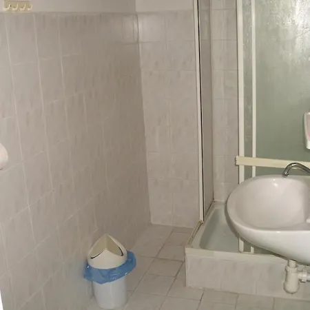 Kis Apartmanhaz דירה