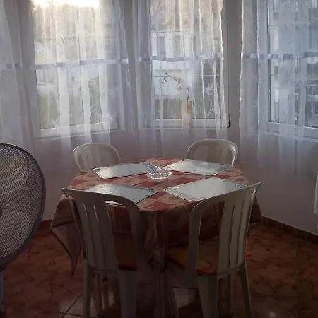 Kis Apartmanhaz *