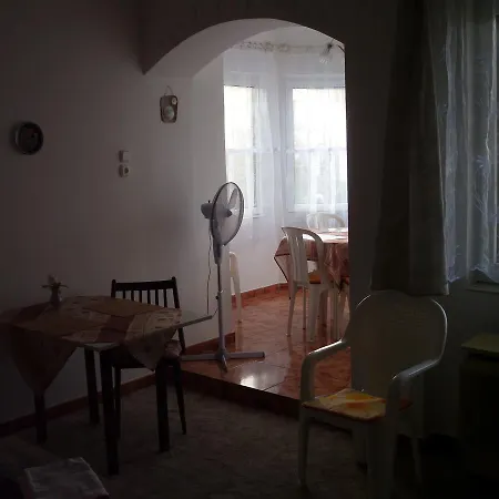 Kis Apartmanhaz